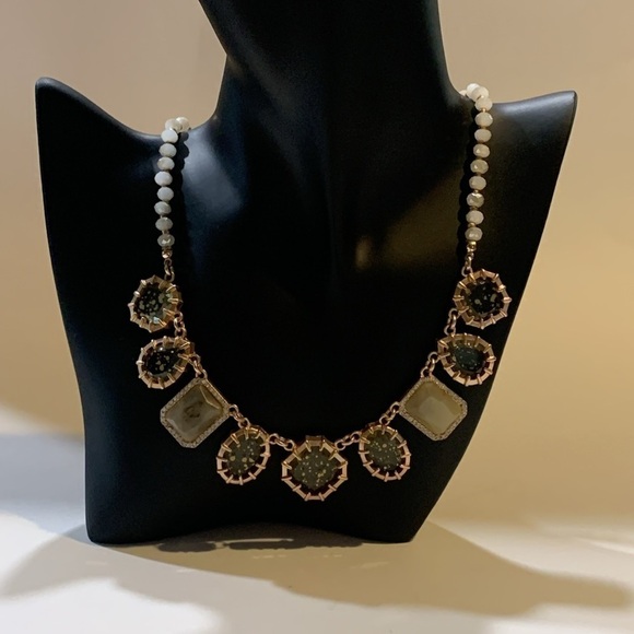 Jewelry - Beaded necklace (gold-toned)